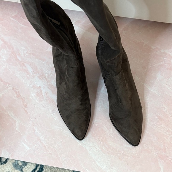 Women's Gray Suede Knee-High Boots. - Picture 2 of 10